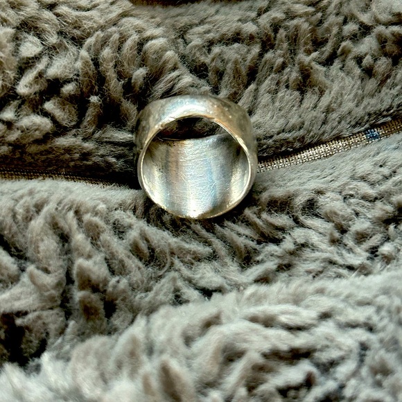 Digby and Iona Whitman Signet Ring - Picture 7 of 7